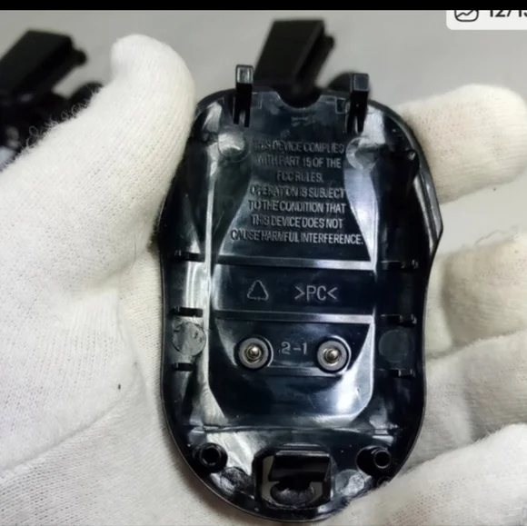 Motorola T5820 Two-Way Radios in Black and Gray - Picture 14 of 15